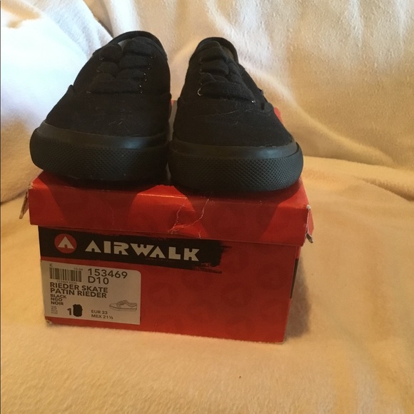 New in box Black Tennis Shoes - Picture 2 of 7